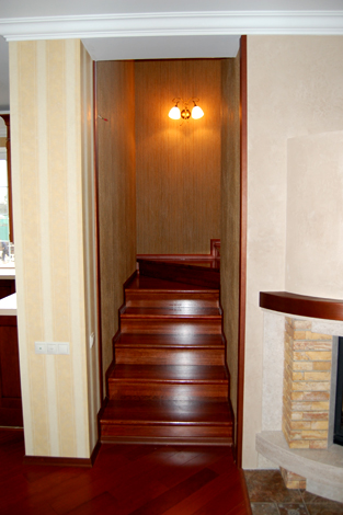 Лестница деревянная на второй этаж, изготовление лестниц
